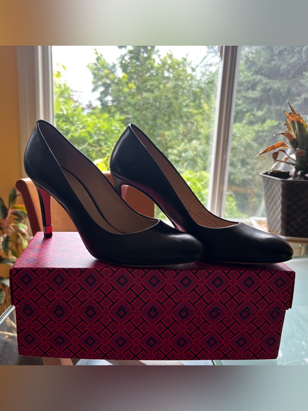 Tory Burch Black Leather Pumps Gold Hardware Heel Size 8.5M - Picture 13 of 13